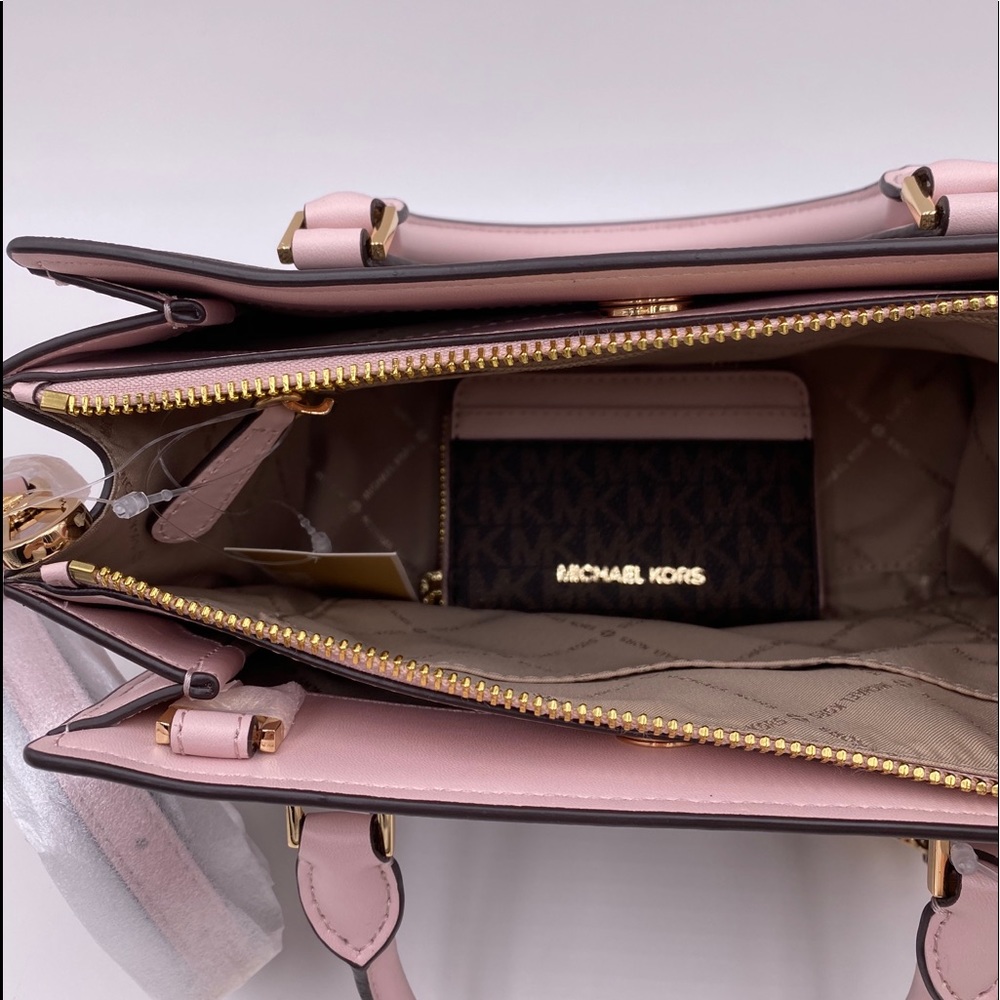 Michael Kors Hope Tote and Wallet Set - Picture 9 of 13